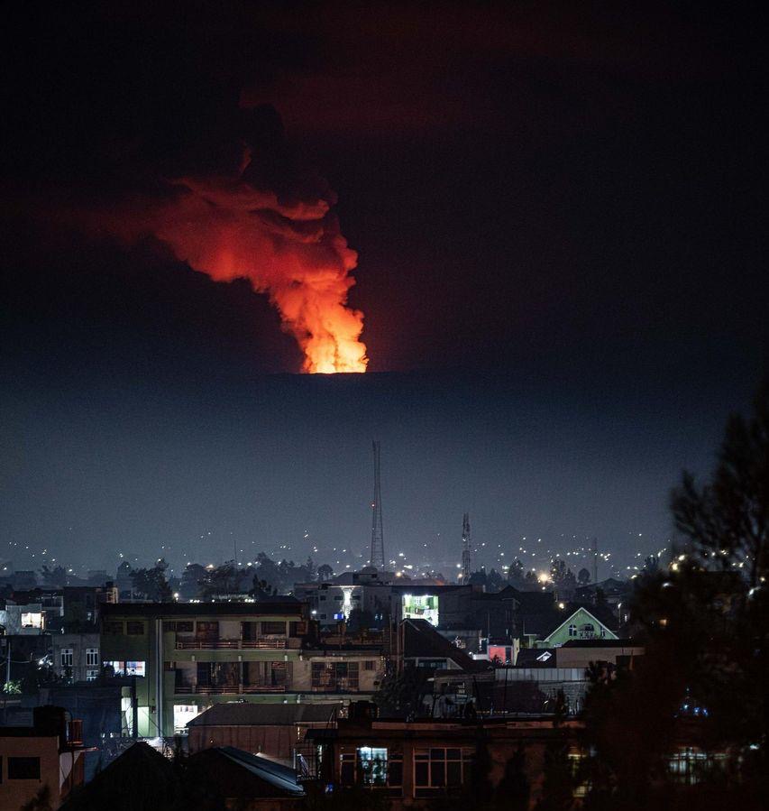 Le volcan Nyamulagira en éruption: sous surveillance, le danger reste confiné au parc des Virunga