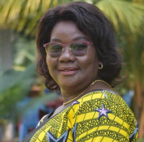 Espérance Bayedila Bakanda : Première femme docteure en SIC en Afrique Centrale