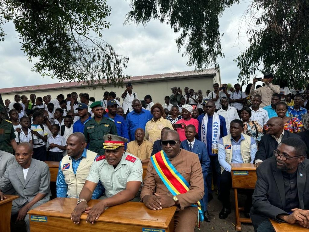 Le service national fait un don de 600 bancs à l’Institut scientifique et technique de Ngiri-Ngiri