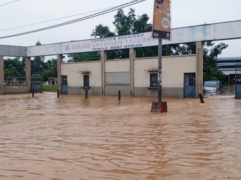 Kinshasa à l’épreuve de l’eau : La rivière Ndjili sort de son lit et submerge la capitale