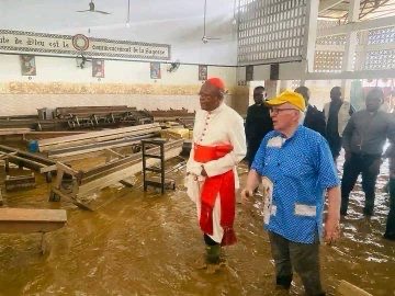 Kinshasa : Fridolin Ambongo réconforte les sinistrés à Ndanu
