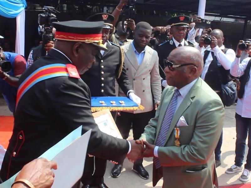 RDC : Quatre personnalités décorées de la médaille d’Or du mérite civique pour leur engagement exceptionnel