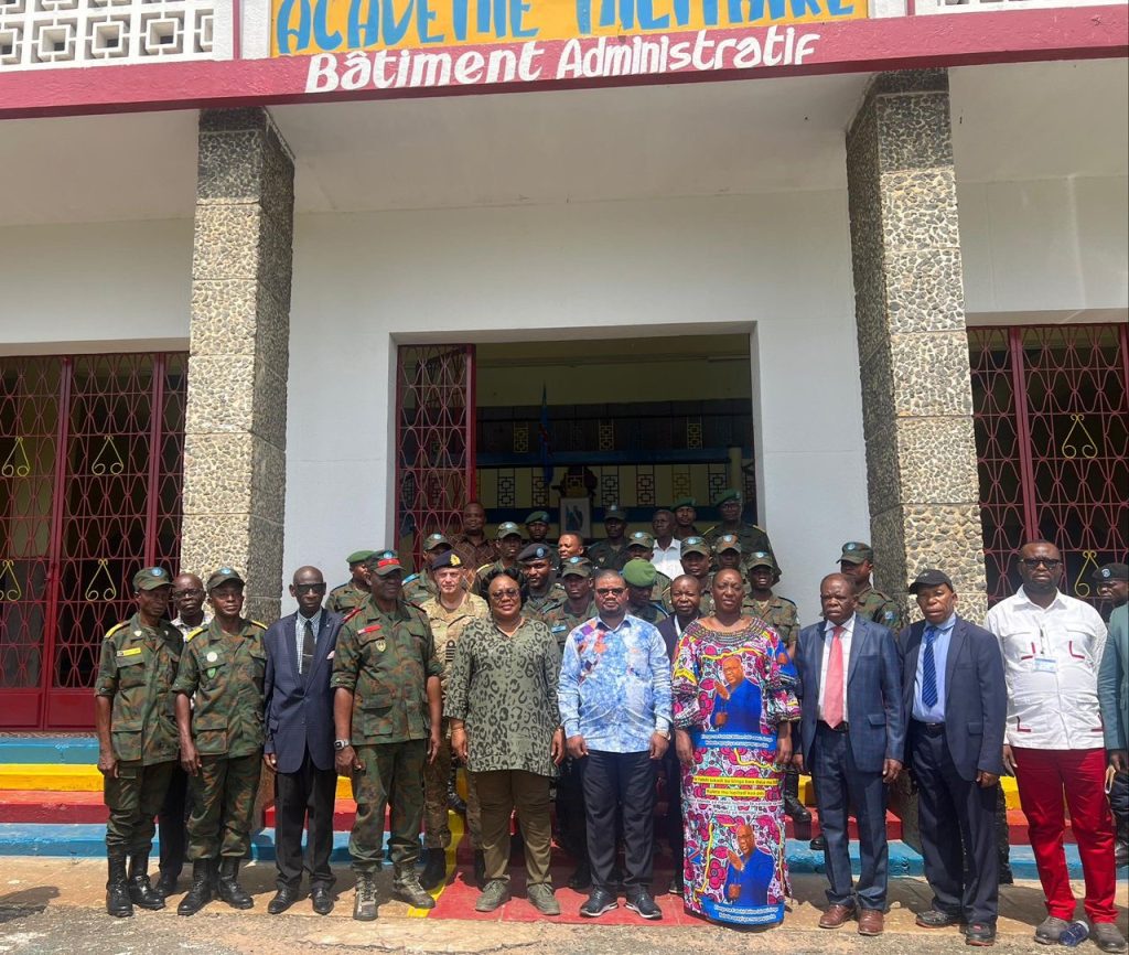 Marie-Thérèse Sombo en visite à l’Académie militaire de Kananga : vers une intégration de l’enseignement supérieur dans la formation des jeunes officiers