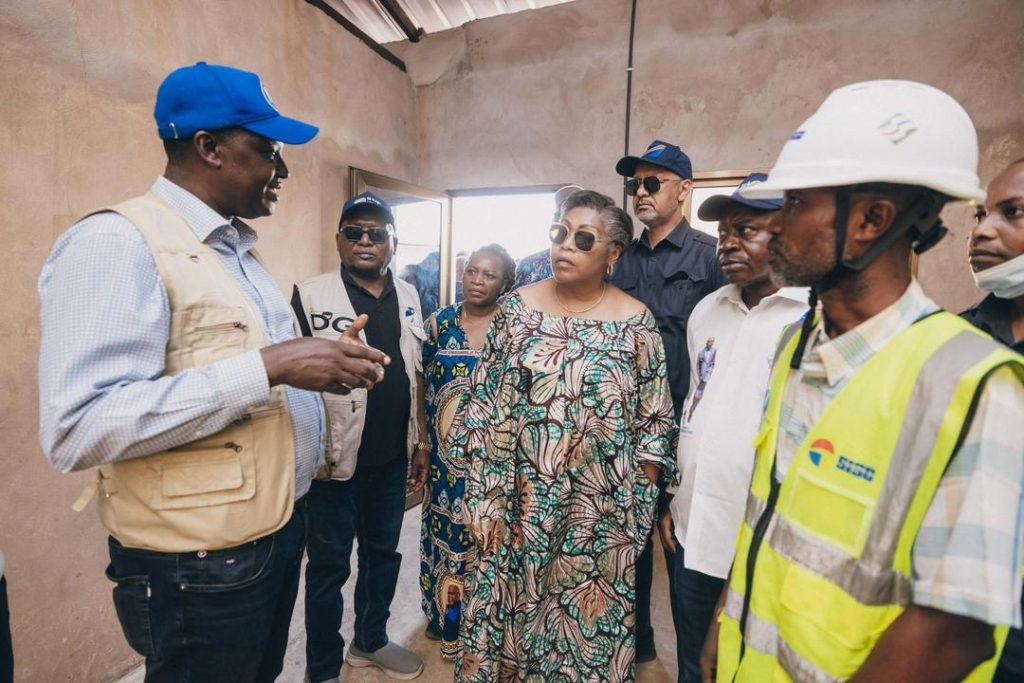 Judith Suminwa face aux défis du Kasaï Central : Electricité, routes et éducation au cœur de sa visite de terrain
