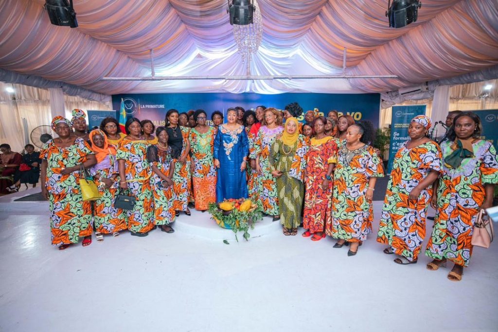 Valorisation de la masse laborieuse en RDC : Le Gouvernement Suminwa lance l’opération de formalisation des petits et micro-entrepreneurs