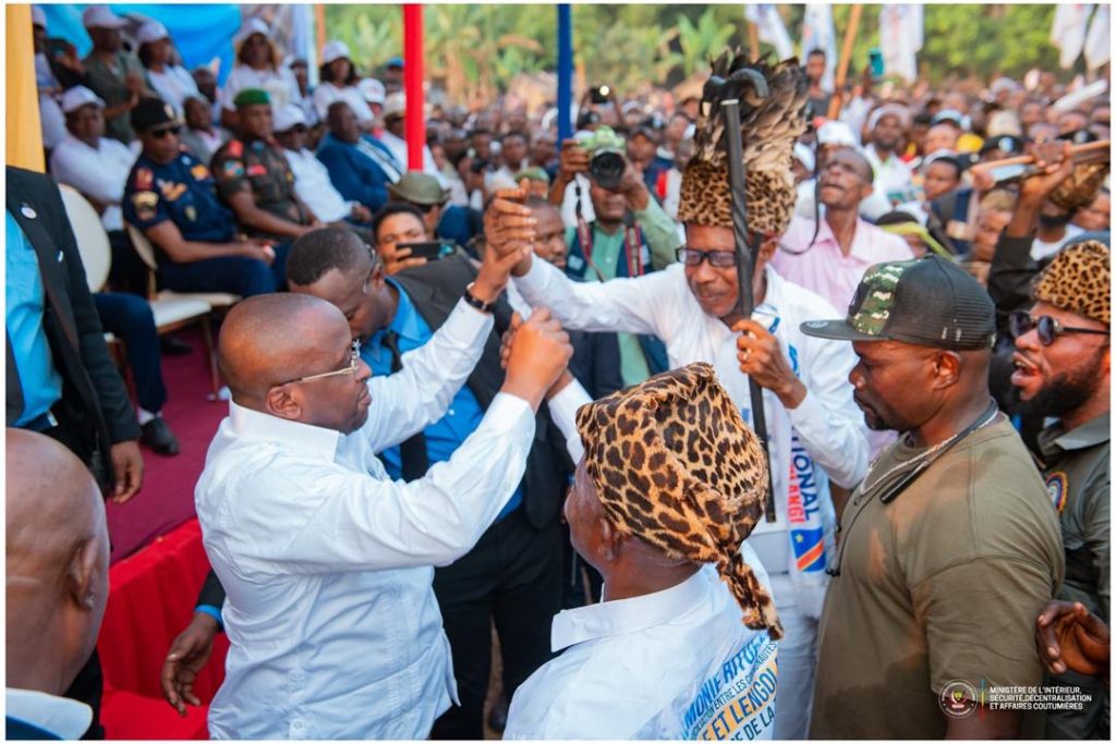 Shabani Lukoo préside la réconciliation des Mbole et Lengola à Osio