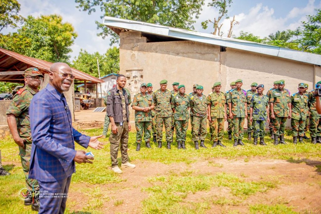 Défense : Guy Kabombo clôture sa tournée de l’espace Grand-Equateur