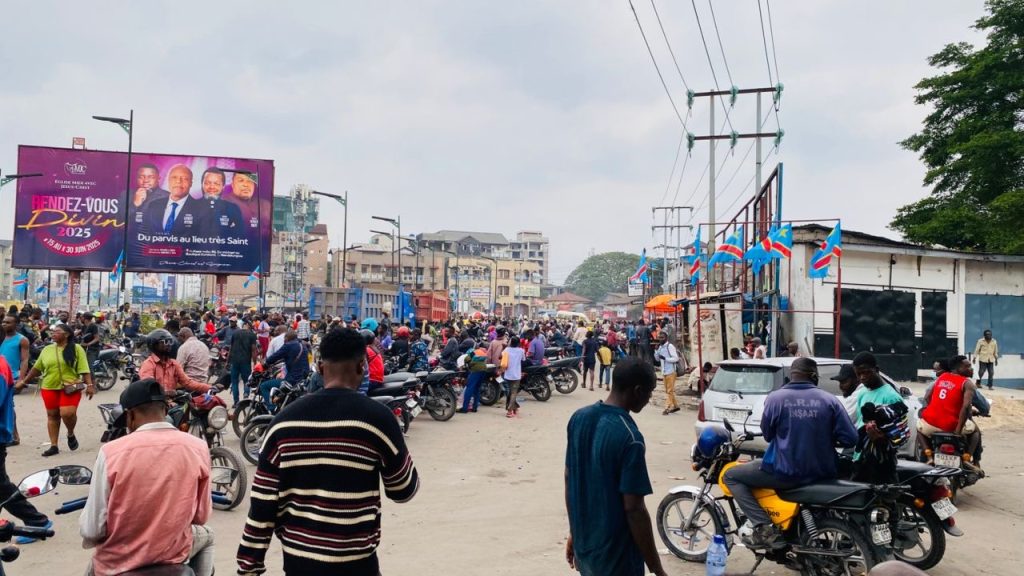 Kinshasa s’embrase aux couleurs nationales avec la campagne « Une maison, un drapeau »
