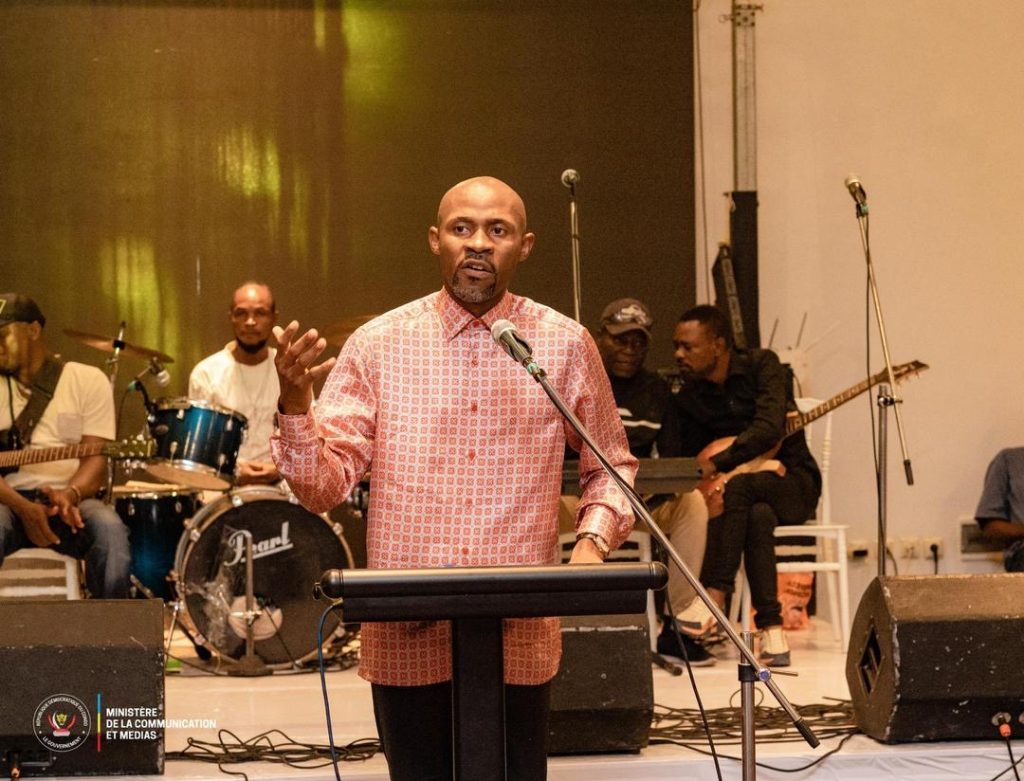 Médias : Patrick Muyaya contre la désinformation en RDC