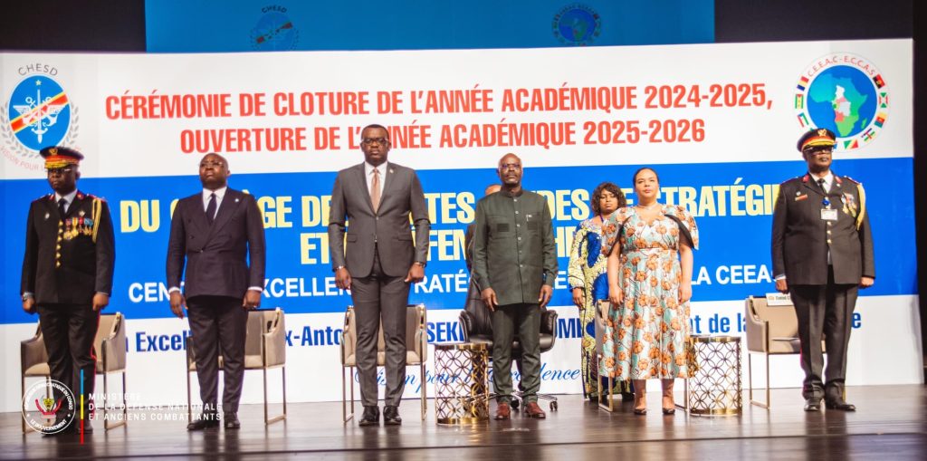 Clôture CHESD-ESAM 2024-2025 : Guy Kabombo a présenté les lauréats comme une nouvelle génération de stratèges militaires bien façonnés et prêts à servir la République avec compétence et loyauté