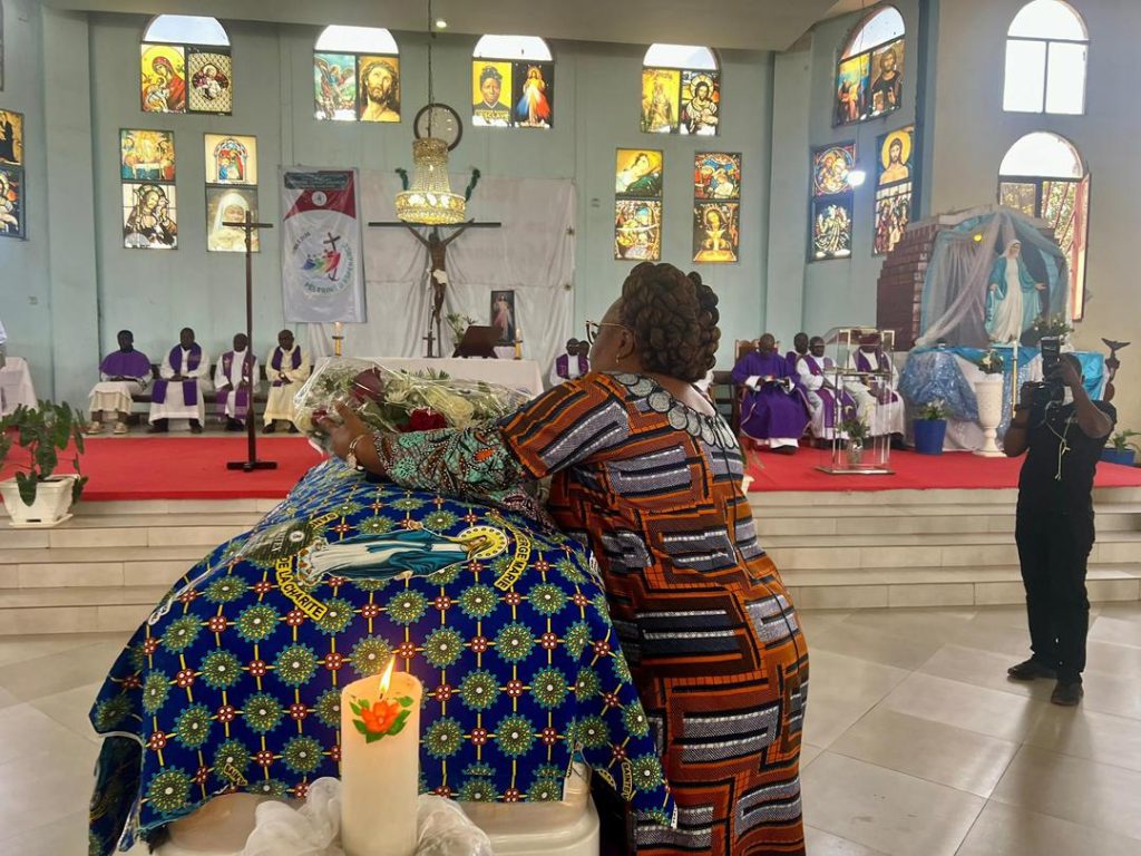 UNILU : La ministre Sombo honore la mémoire de la Professeure Angèle Osako Onowamba