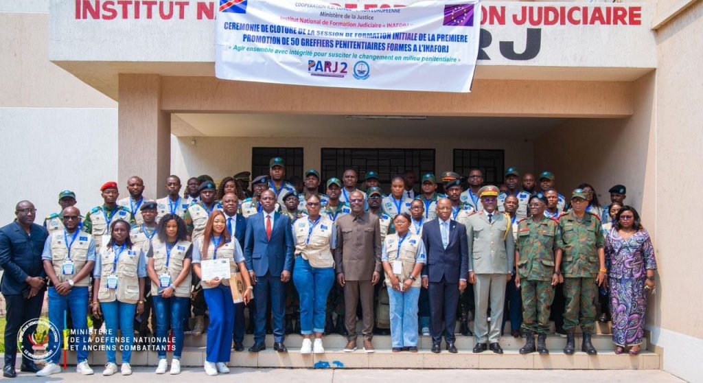Guy Kabombo et Guillaume Ngefa clôturent la formation de 50 greffiers pénitentiaires et lancent la sixième promotion des surveillants militaires