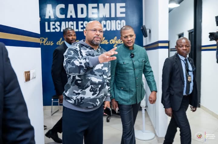 Départ des sinistrés des pluies diluviennes à Kinshasa : Didier Budimbu visite le stade Tata Raphaël