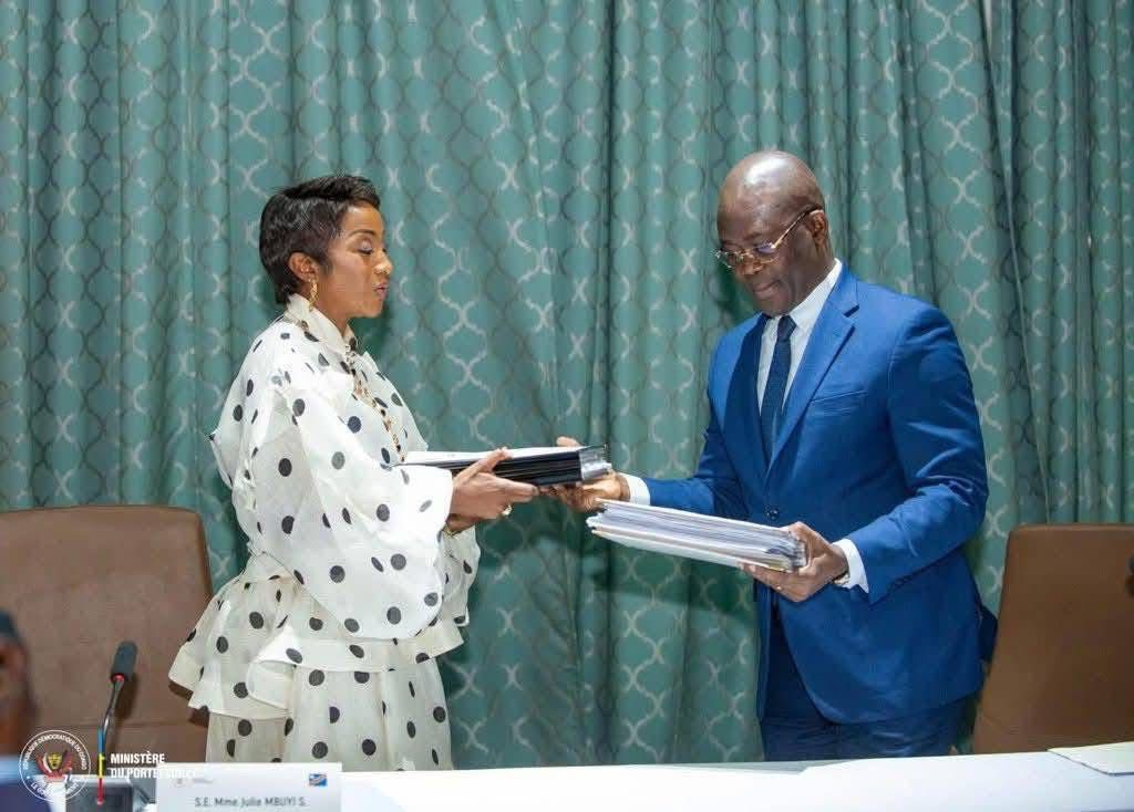 Julie Mbuyi Shiku, nouvelle patronne du Portefeuille : un choix stratégique pour accélérer la vision de Tshisekedi