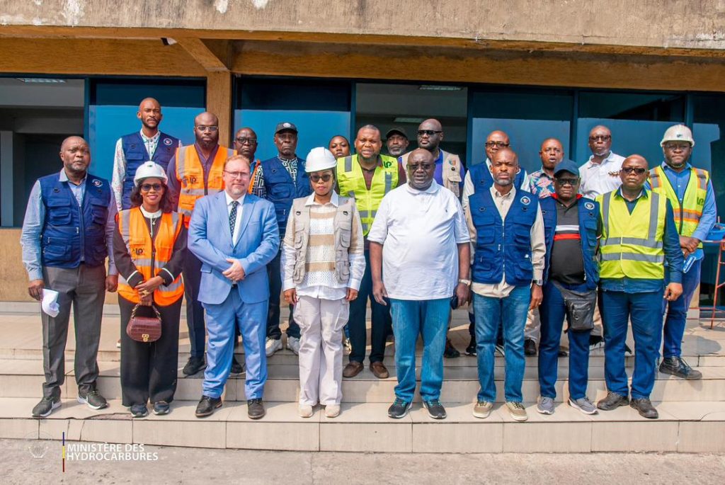 Acacia Bandubola Mbongo inspecte les installations pétrolières logistiques à Kinshasa
