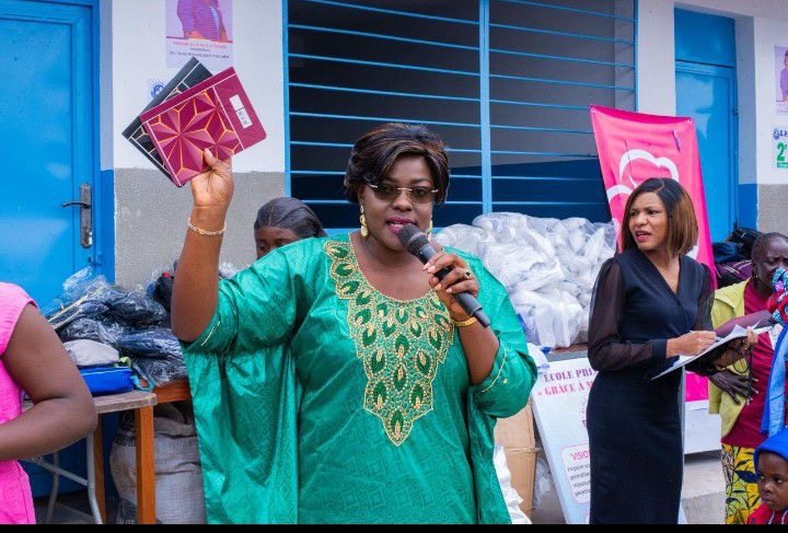 Kimbanseke : Julie NSUELE inaugure une École Primaire Moderne gratuite de la fondation “Grâce à ma mère”
