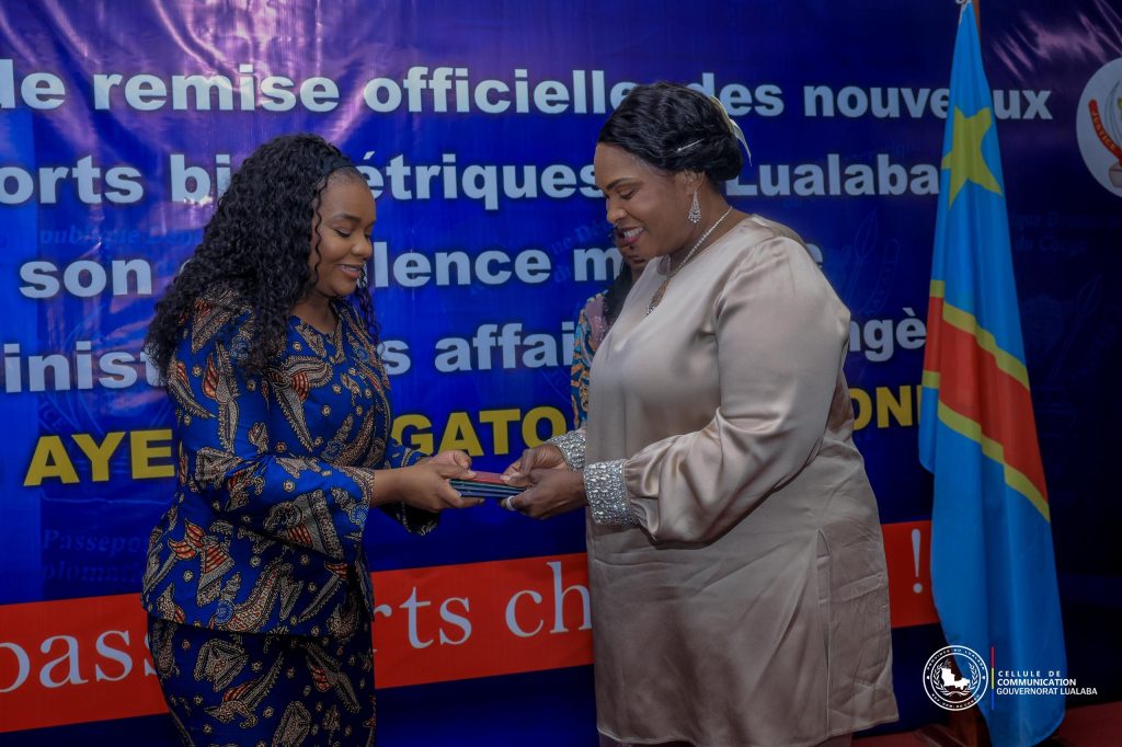Lualaba : Remise officielle des nouveaux passeports biométriques sous la présidence de la Vice-Ministre des Affaires étrangères