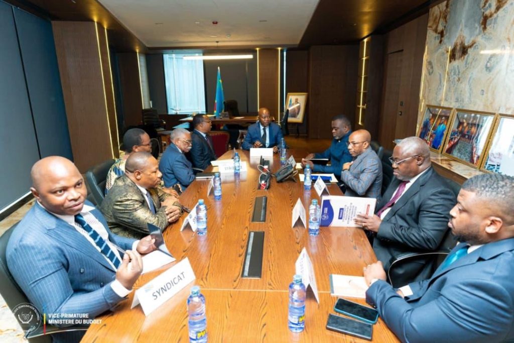 Budget –APUKIN : Adolphe Muzito assure les professeurs de l’UNIKIN de la volonté du Chef de l’État de résoudre leurs revendications sociales