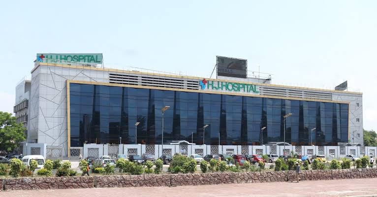 Drame à Kinshasa : Après le décès de Divine Kumasamba, le gouvernement suspend les services d’urgences des hôpitaux HJ et Diamant