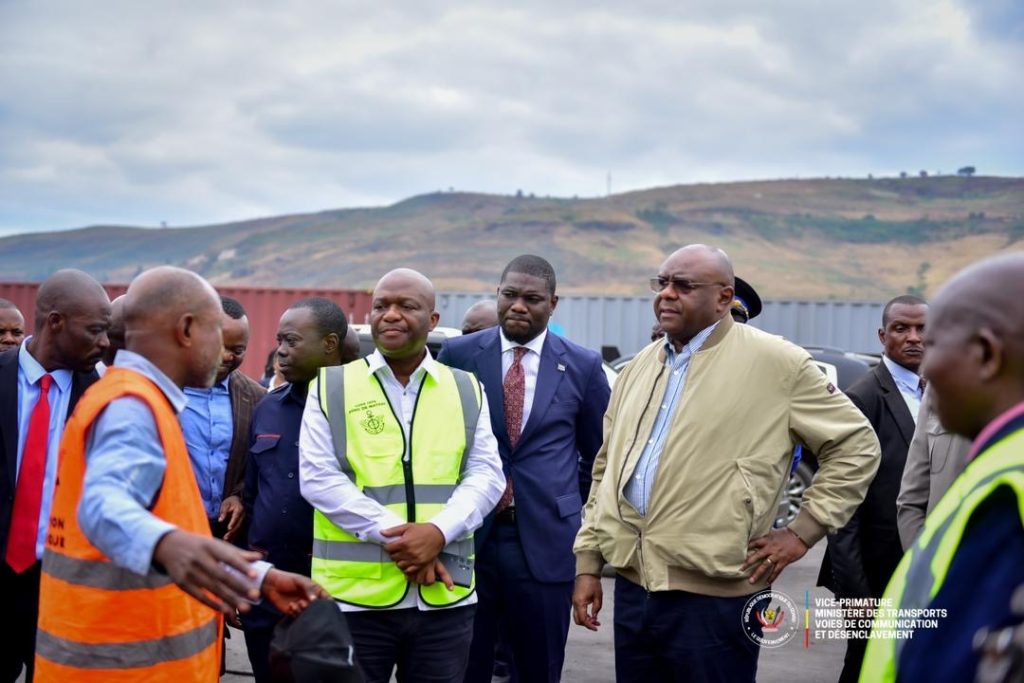 Matadi : Jean-Pierre Bemba inspecte les travaux de réhabilitation des quais du port