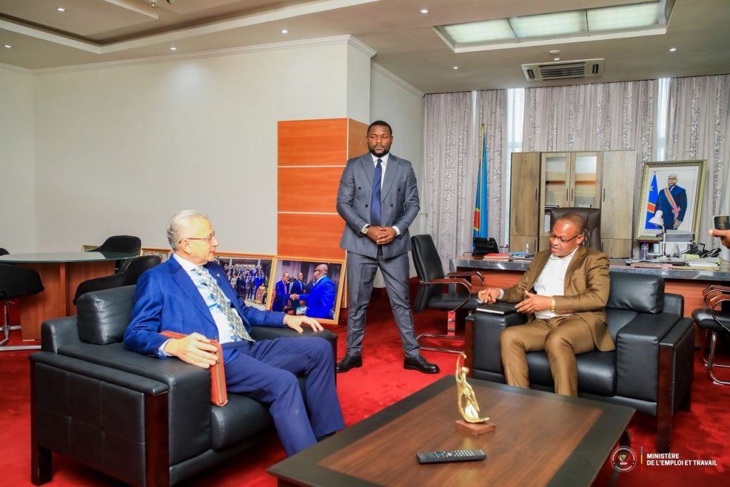Le Ministre Ferdinand Massamba reçoit le Sénateur Jean Bamanisa pour échanger sur l’EXPO BÉTON 2025 et l’employabilité des jeunes