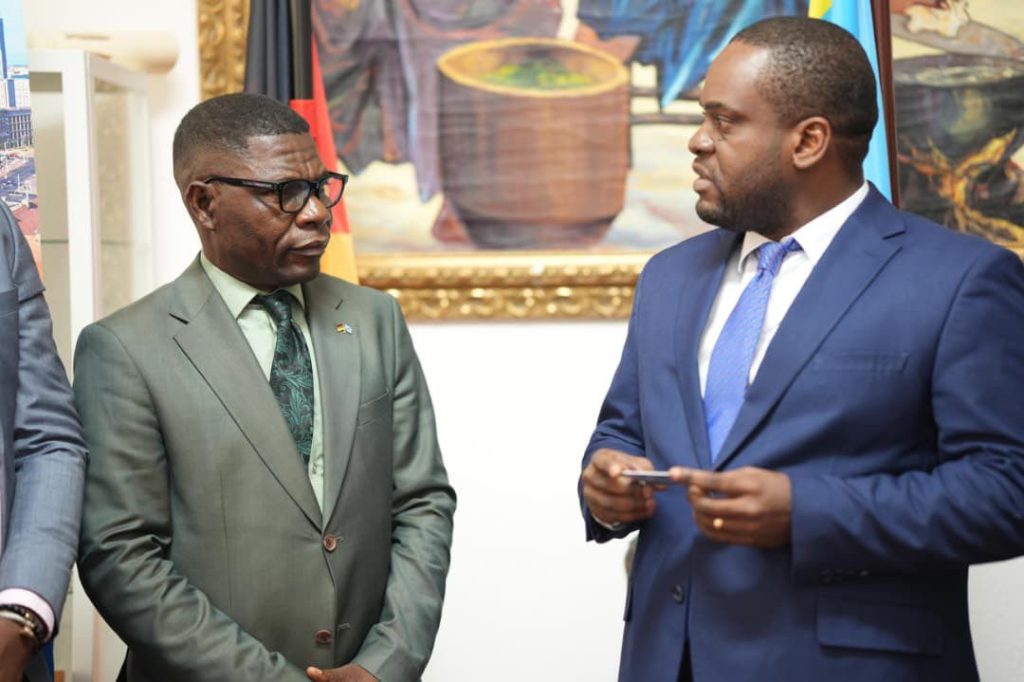 CNSSAP : Le DG Junior Mata étend la réforme sociale aux diplomates congolais en Allemagne et en Suisse