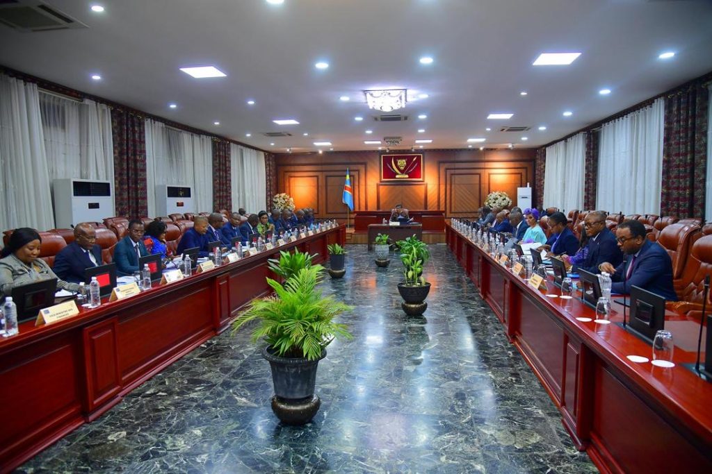 Judith Suminwa Tuluka préside la 60ᵉ réunion ordinaire du Conseil des Ministres afin d’évaluation des défis nationaux et harmonisation des actions gouvernementales