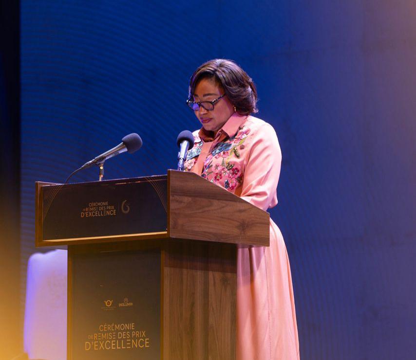 La Première dame Denise Nyakeru Tshisekedi recentre les actions de la Fondation Lona sur l’éducation : un nouveau départ pour un Congo tourné vers l’excellence