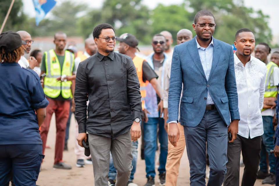 RDC : Éric Tshikuma et Jared Phanzu vivent la concrétisation de leur plaidoyer à travers le lancement officiel des travaux de modernisation du terrain « Allemagne » à Bandalungwa