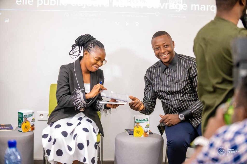 CNJ : Claude Mbuyi salue l’audace entrepreneuriale congolaise à travers le livre « Des Rêves en Action » de Nelly Katchelewa