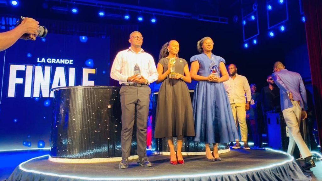 Concours interuniversitaire Éloquence 360 : Rachel Mulowayi, Joyce Salumu et Julien Ntumba repartent avec des récompenses d’exception