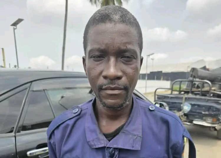 Kinshasa : Un policier jugé en flagrance pour incitation au racket après une vidéo virale