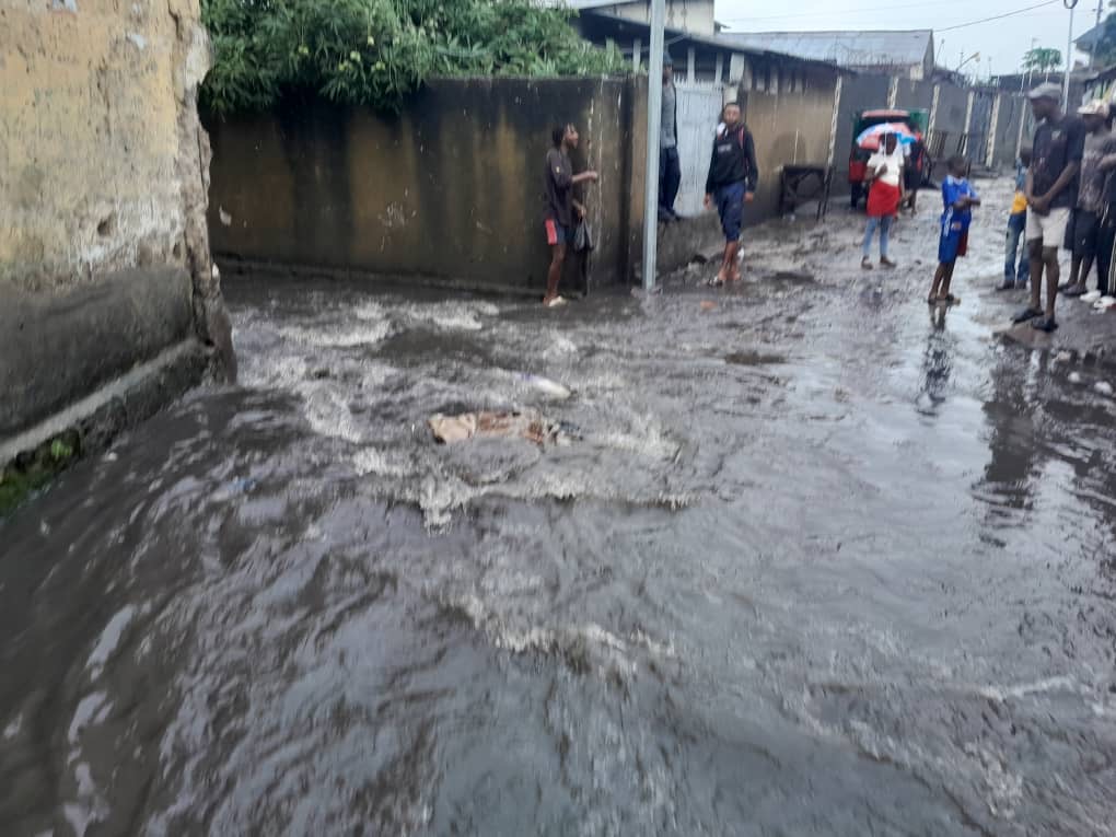 Kinshasa : La circulation fortement paralysée après les fortes pluies du 14 et 15 janvier