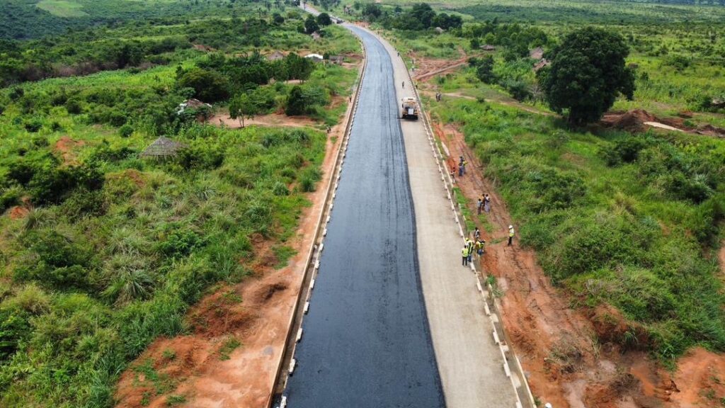 Kasaï-Central : les travaux de modernisation de la route Kananga–Kalamba Mbuji progressent malgré la saison des pluies