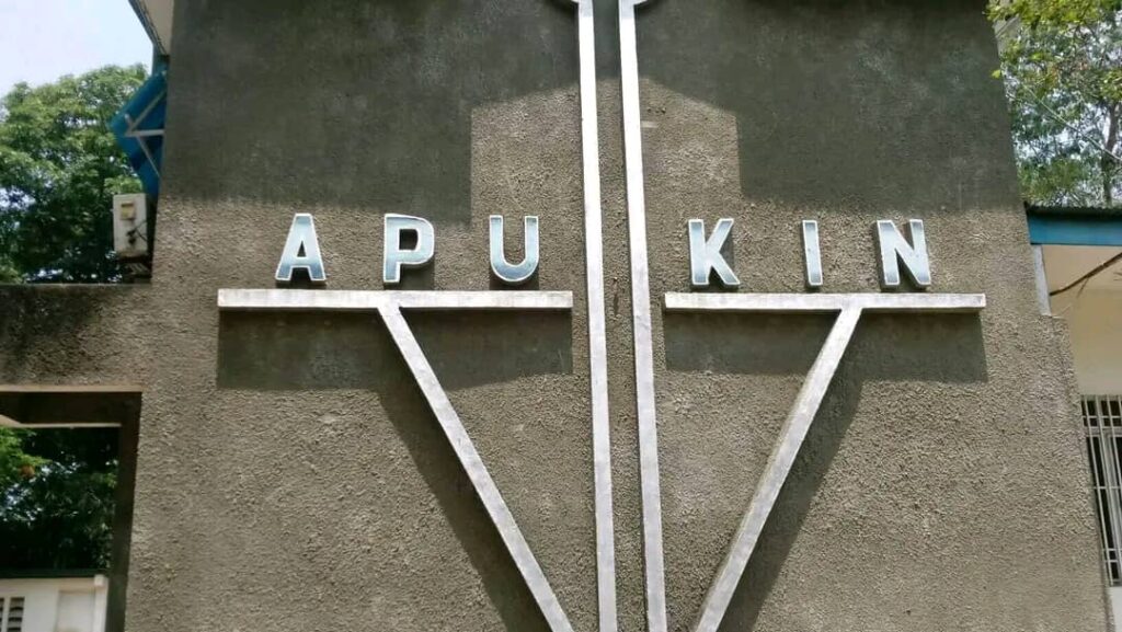 Kinshasa : Les enseignants de l’UNIKIN annulent leur sit-in après une réunion avec le VPM Jacquemain Shabani suite à l’assassinat du professeur Mathieu Abata