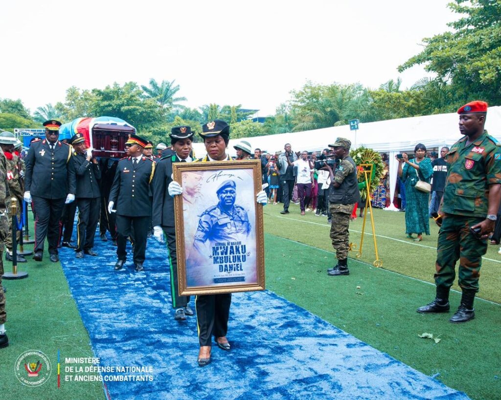 Obsèques du Général de brigade Daniel Mwaku Mbuluku : la Nation rend un hommage solennel à un officier tombé au service de la République