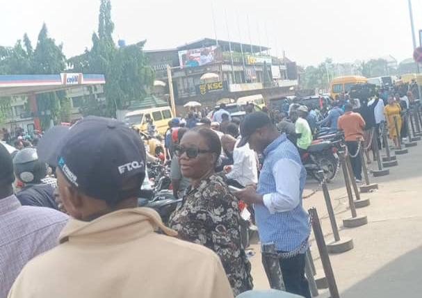 Kinshasa : Difficultés de transport et grève des chauffeurs suite aux mesures du gouverneur Daniel Bumba Lubaki