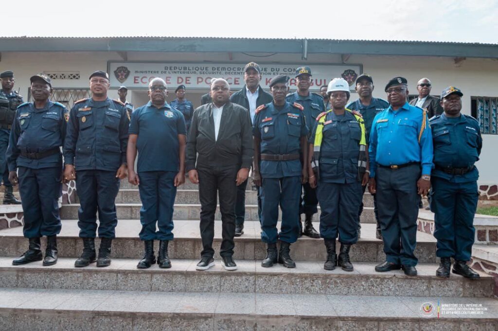 RDC : Le VPM Jacquemain Shabani renforce l’action sociale et opérationnelle de la PNC avec le relogement des policiers sinistrés et la formation des recrues