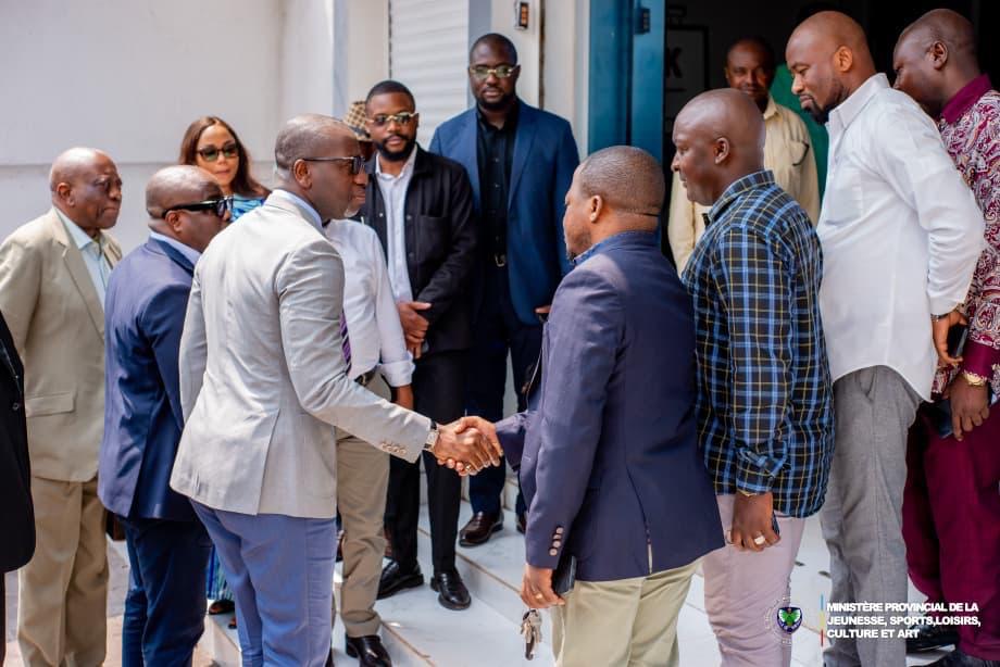 Kinshasa : Bob Amisso effectue une visite inédite à l’ARGPK pour renforcer la gestion de la publicité urbaine