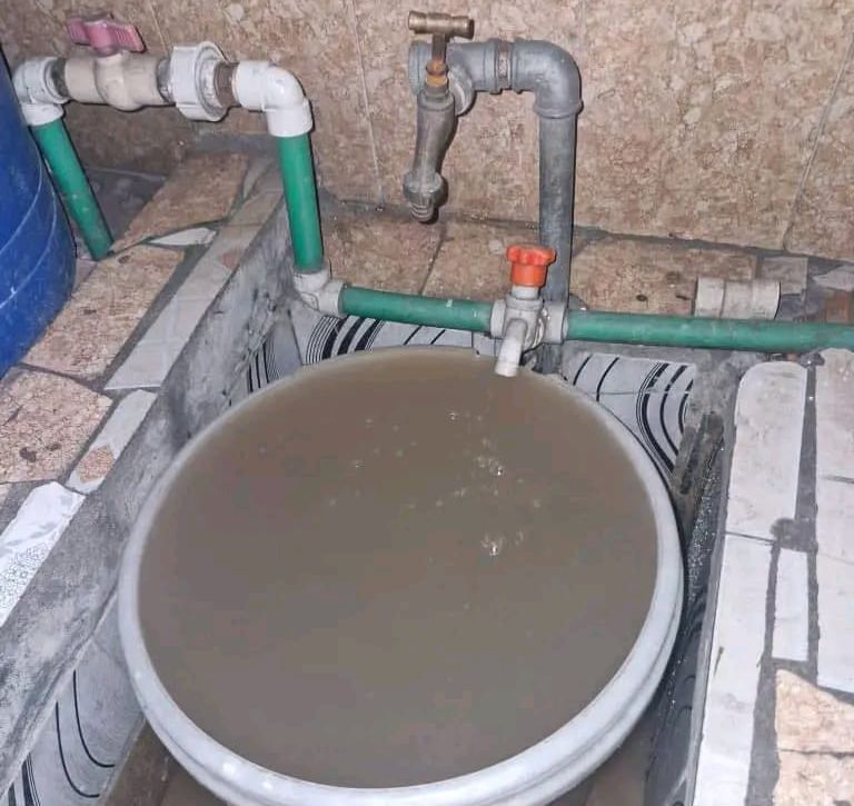 Kinshasa : Une eau grisâtre et trouble coule des robinets à Kimbwala, une inquiétude grandissante