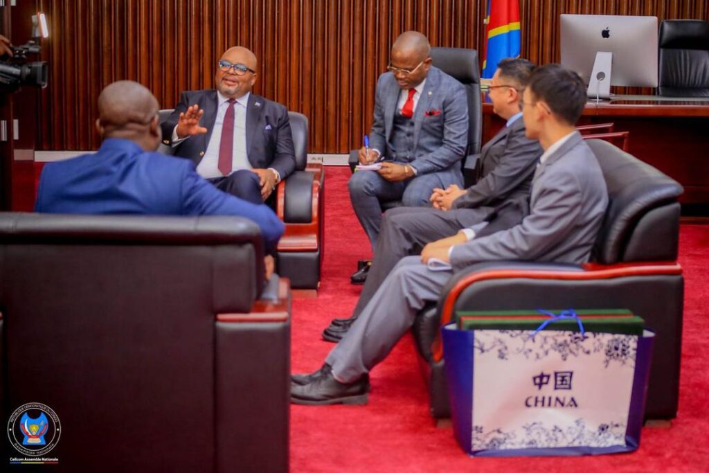 Kinshasa – Pékin : Aimé Boji échange avec l’ambassadeur chinois Zhao Bin sur la sécurité à l’Est et la coopération bilatérale
