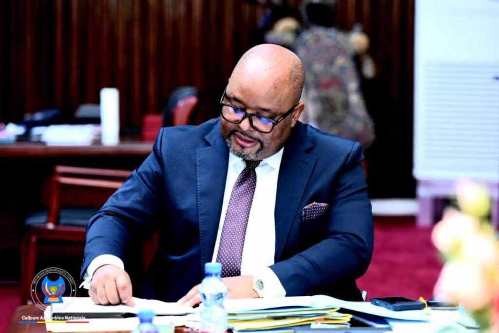 Assemblée nationale : Aimé Boji Sangara reçoit les notables du Sud-Kivu et des professeurs du Maniema autour des enjeux de paix et d’éducation