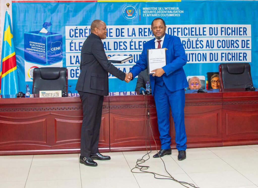 RDC : La CENI transmet le fichier électoral 2022 à l’ONIP et lance la mise à jour de l’identification nationale en RDC
