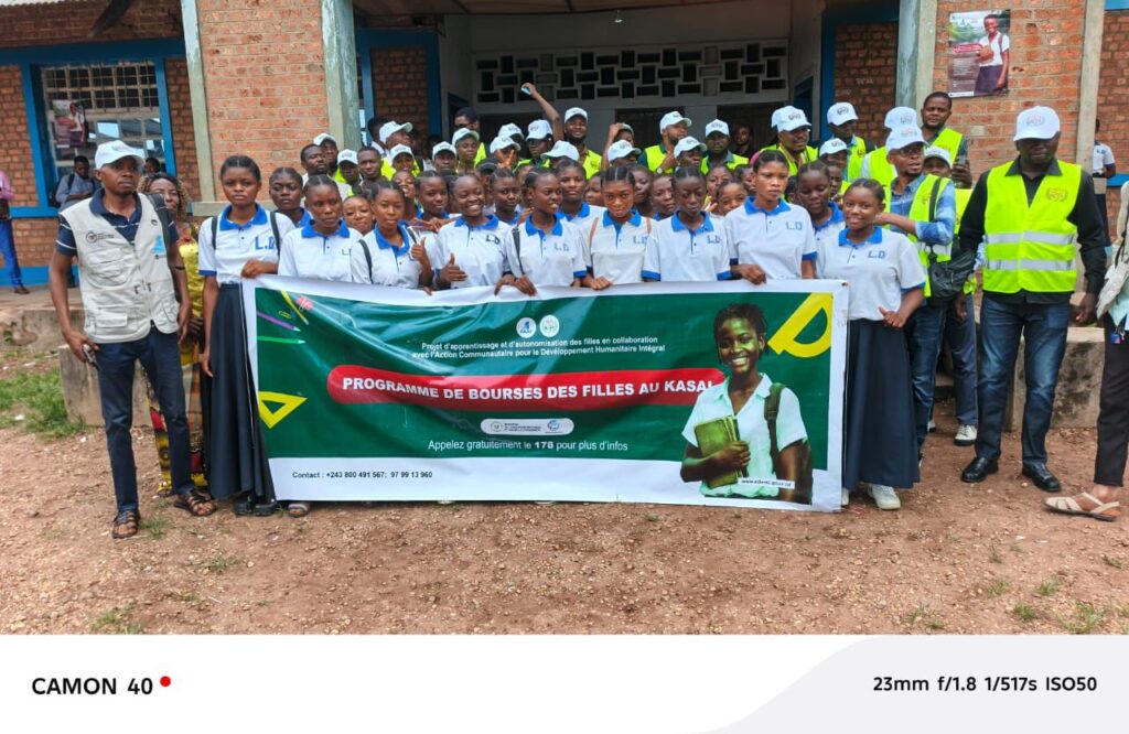 Tshikapa : Plus de 1 000 filles du Lycée Disanka bénéficient de bourses scolaires pour soutenir leur scolarisation