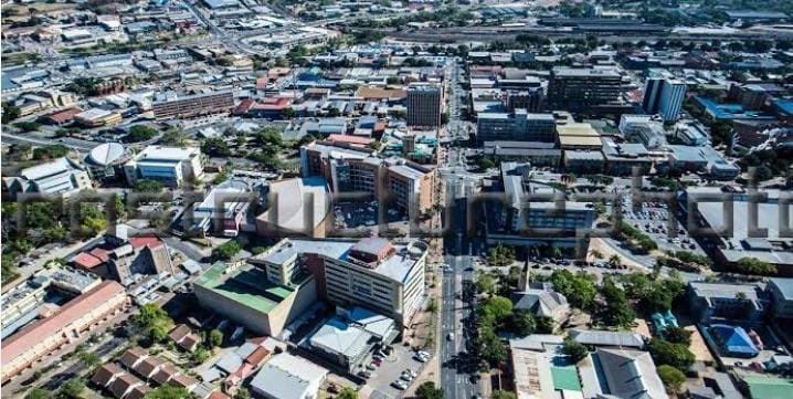 Infrastructures : John Banza en mission en Afrique du Sud pour accélérer les grands chantiers en RDC