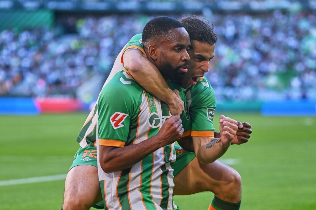 Cédric Bakambu touché à la cuisse et contraint de sortir prématurément