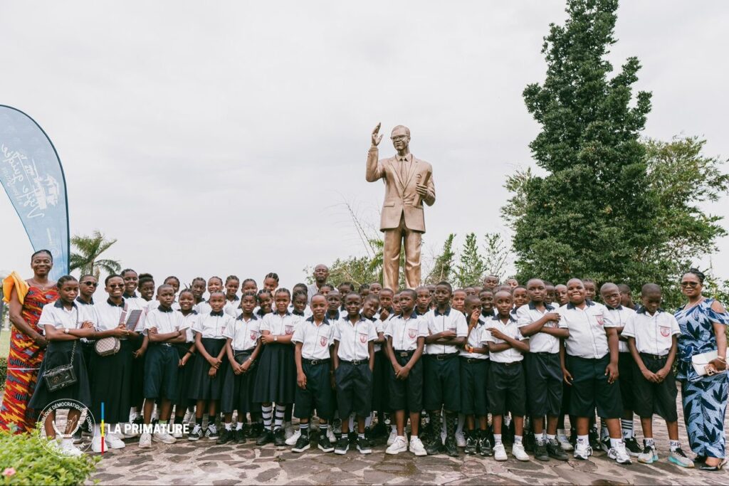 Kinshasa : 53 élèves du Collège Saint André découvrent les rouages de l’État à la Primature