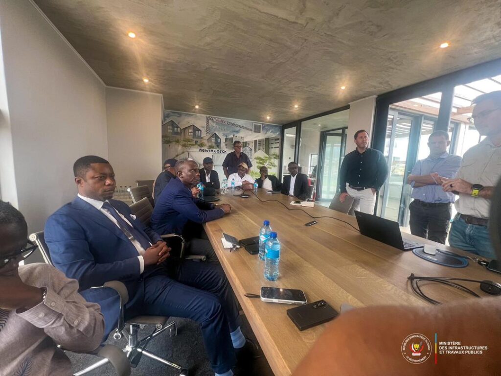 Afrique du Sud : Le ministre John Banza engage la modernisation des routes congolaises avec Raubex