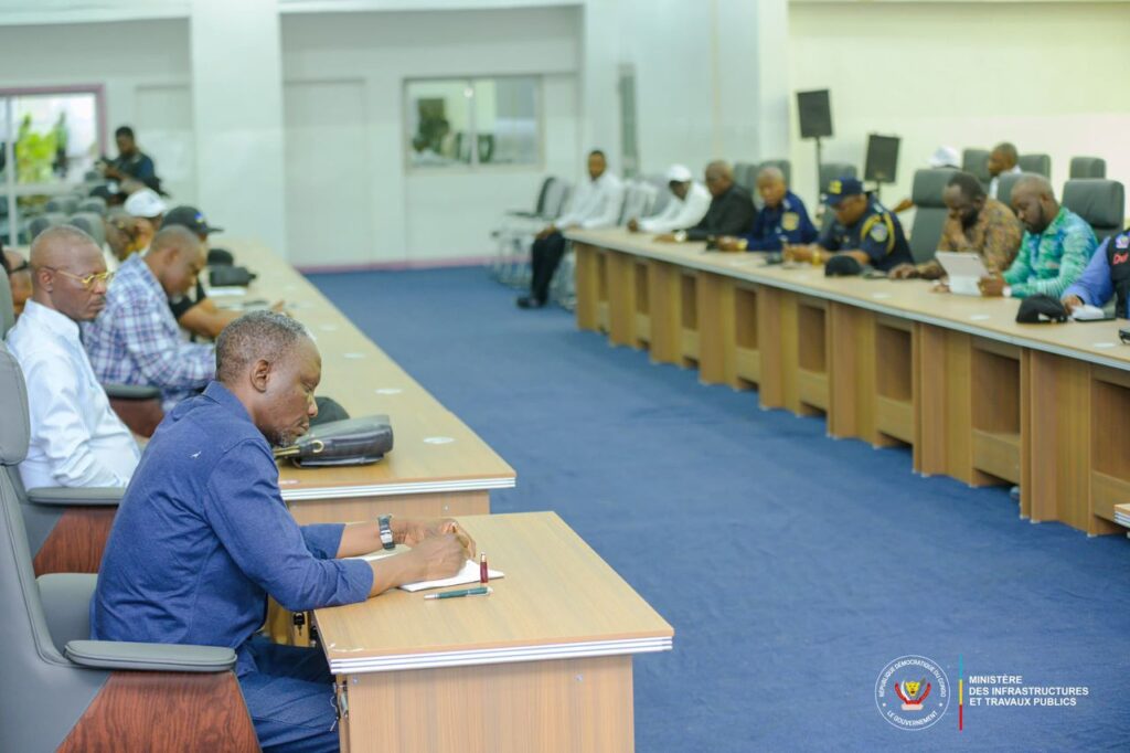 Bandundu : Le ministre John Banza évalue les infrastructures avant la 13ème conférence des gouverneurs