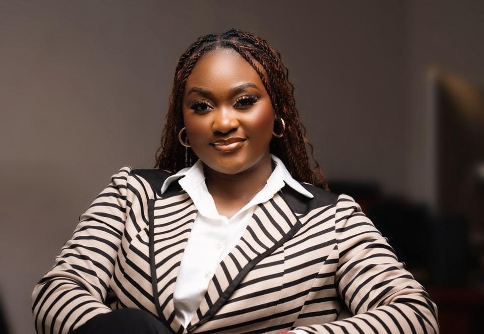 Interview exclusive avec Prisca Makila : « Je demanderais à toutes les femmes de pouvoir prendre les critiques pour les transformer en escaliers et monter dessus avec leurs capacités »